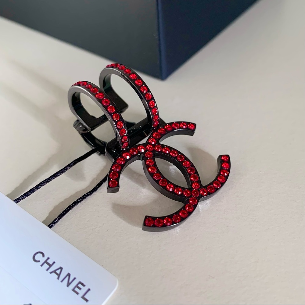 CHANEL Crystal Earring - Picture 2 of 11